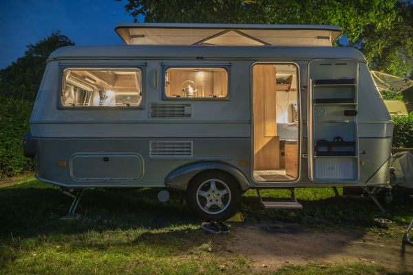 Louer vs. Acheter une Caravane : Quels Sont les Avantages et les Inconvénients ?